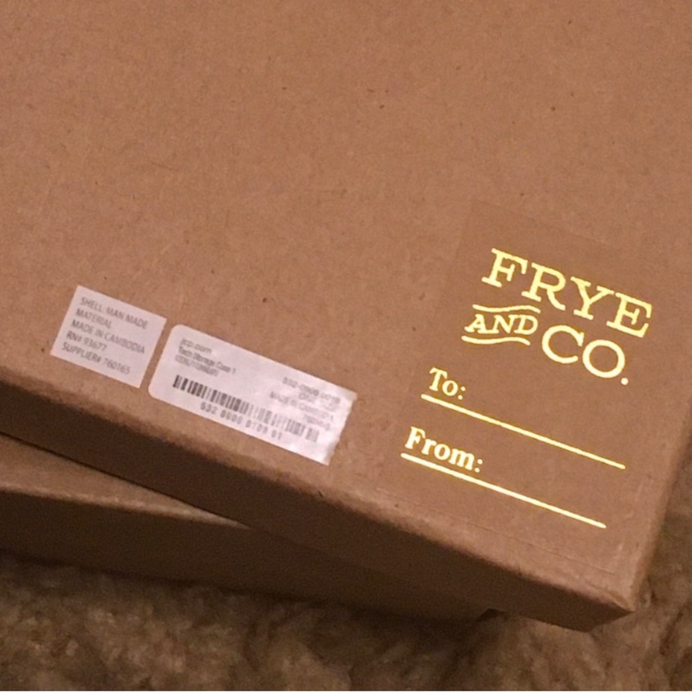 Frye and Co. Vegan Leather Tech Storage Color Cognac Brown Case NWT IN GIFT BOX! - Picture 4 of 7